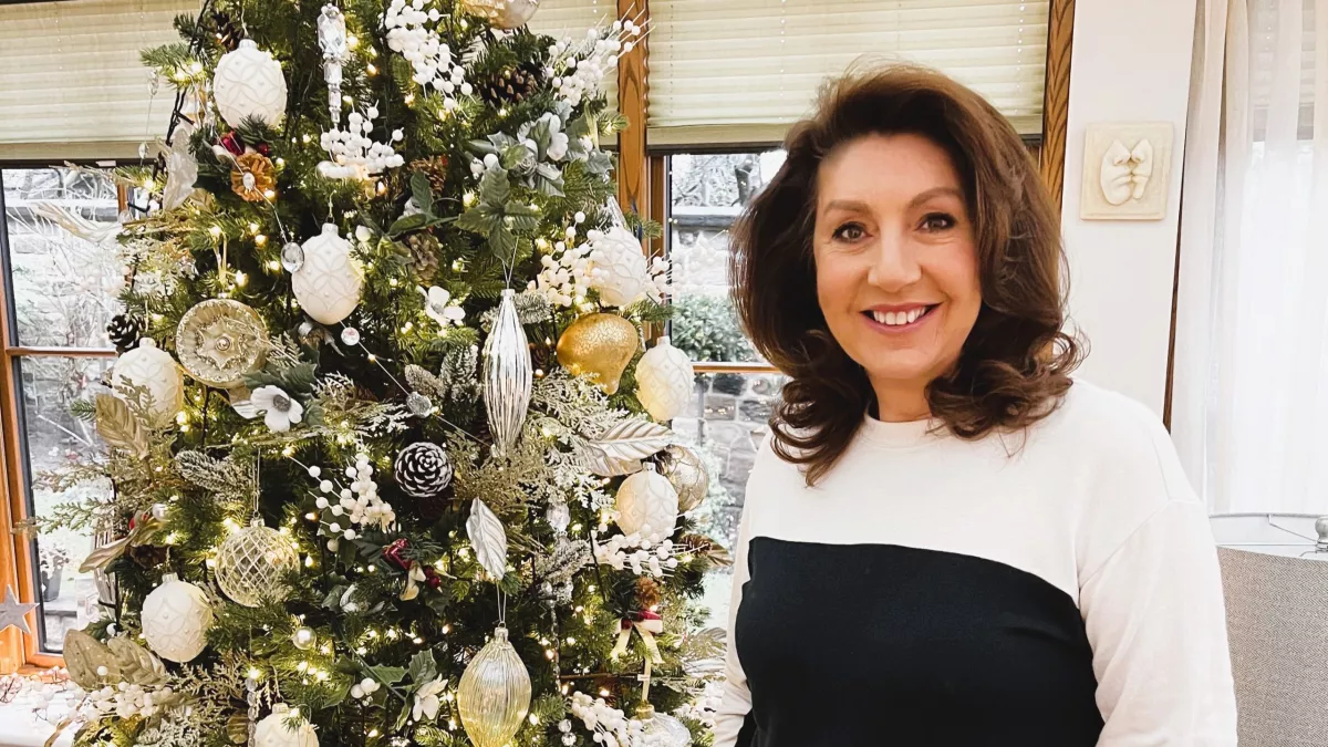 Jane chrismtmas photo scaled